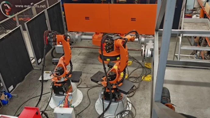 2× KUKA KR 16 · KRC4 · Cella di saldatura MIG