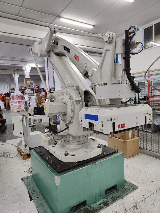 ABB IRB 660 · Pallettizzazione di fine linea