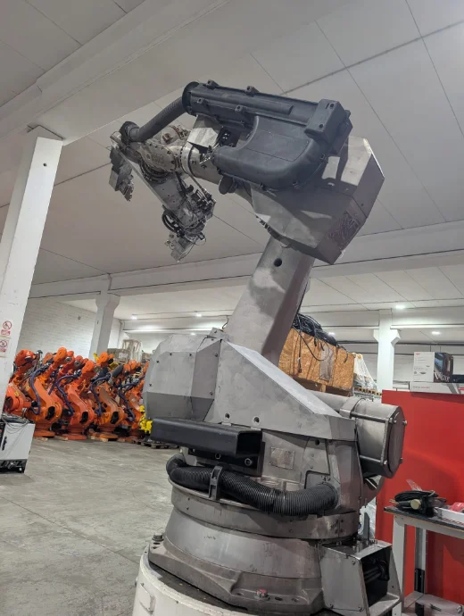 KUKA KR 240 Foundry · Manipolazione di pezzi caldi