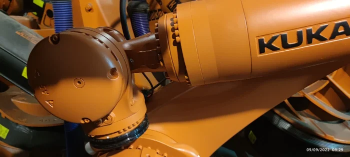 Video · KUKA KR 240 Foundry